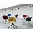 Le fauteuil à roulettes About a Chair par HAY - réf. AAC24 - assise en polypropylène, coussin fixe en option, piétement en aluminium muni de roulettes - l'art du design nordique