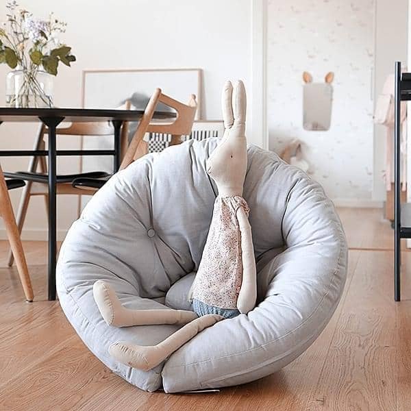 Little CUBIC, un fauteuil futon convertible : en pouf ou en lit confortable  et douillet, version enfant