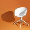 Le fauteuil About a Chair par HAY - réf. AAC20 - assise en polypropylène, coussin fixe en option, piétement en aluminium - l'art du design nordique