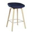 ABOUT A STOOL ，吧stool由HAY -裁判。 AAS33 - 木制底座，织物座椅，软垫座椅 - HEE WELLING和HAY