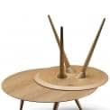 TURN, mesa de café y mesa auxiliar, por MAIGRAU - sublimados madera maciza y líneas sobrias. deco y el diseño