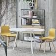 La chaise About a Chair par HAY - réf. AAC12 et AAC12 DUO - assise en polypropylène, piétement en bois, chêne ou frêne - l'art du design nordique