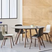 La chaise About a Chair par HAY - r&eacute;f. AAC12 et AAC12 DUO - assise en polypropyl&egrave;ne recycl&eacute;, pi&eacute;tement en bois, ch&ecirc;ne ou noyer