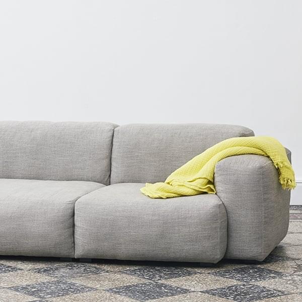Sofa MAGS SOFT en tissu ou en cuir, combinaisons modulables.