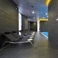 Solseng, ALCEDO, rustfritt stål og BATYLINE, innendørs og utendørs, laget i Europa av TODUS - designet av JIRI SPANIHEL