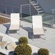 Solseng med integrert strekkbord, ALCEDO, rustfritt stål og BATYLINE, innendørs og utendørs, laget i Europa av TODUS - designet av JIRI SPANIHEL