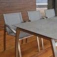 Tables ALCEDO FORNIX F2 par TODUS, intemporelles, robustes, pureté des lignes, avec ou sans rallonge : parfaites pour une utilisation en terrasse ou dans votre salon
