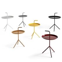 La Table d'appoint DLM par HAY se transporte facilement gr&acirc;ce &agrave; sa poign&eacute;e