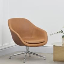 Le fauteuil About a Lounge Chair - r&eacute;f. AAL81 - dossier bas, pi&egrave;tement aluminium poli ou laqu&eacute; noir ou blanc, un grand choix de 