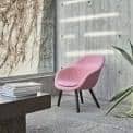 Le fauteuil About a Lounge Chair - réf. AAL82 - dossier bas, 4 pieds bois, un grand choix de coloris, coussin d'assise amovible supplémentaire en option - confort nordique et personnalisation maximum