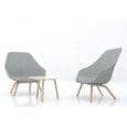 Le fauteuil About a Lounge Chair - réf. AAL93 - dossier haut, piétement bois multiplis, un grand choix de coloris, coussin d'assise fixe inclus - confort nordique et personnalisation maximum