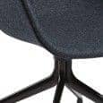 Le fauteuil à roulettes About a Chair par HAY - AAC25 - Structure en polypropylène, assise intégrale en tissu, montée sur mousse Oeko-Tex, piétement en aluminium munis de roulettes - l'art du design nordique