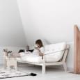 POEMS er en komfortabel og original sovesofa med sovesofa. Tre og futon.
