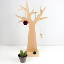 L&rsquo;Arbre &agrave; Bijoux, multiplis h&ecirc;tre et h&ecirc;tre massif, design &eacute;co-responsable