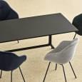 AAT10长方形的餐桌，胶合板，铝腿， HAY 。