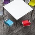 Tables PURO, version HPL, par TODUS, un grand choix de dimensions, robustes, pureté des lignes : parfaites pour une utilisation en terrasse ou dans votre salon