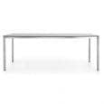 Tables PURO, version céramique, par TODUS, un grand choix de dimensions, robustes, pureté des lignes : parfaites pour une utilisation en terrasse ou dans votre salon