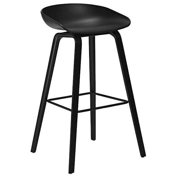ABOUT A STOOL, כיסא בר של HAY - Ref. AAS32 - בסיס עץ, 100% מעטפת פלסטיק ממוחזרת