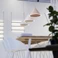 ANNULAR lampada a sospensione: un cerchio perfetto di luce registrata sul perimetro conico, led illuminazione, progettata da MSDS studio per WOUD