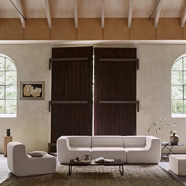 LOFT, en modulbaseret sofa til din stue eller terrasse: Flyt kernemodulerne, vinklen eller den osmanniske, og lav snesevis af ko