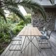 SKETCH, mesa de jardín, bambú y acero epoxi.