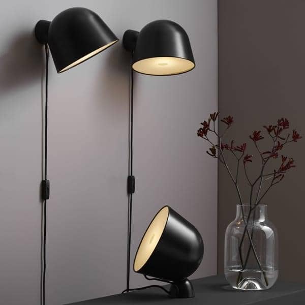 Applique KUPPI, une lampe en métal, ingénieuse, aimantée et design