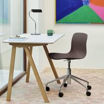 ABOUT A CHAIR -裁判。 AAC50和AAC50 DUO -聚丙烯外壳，铝腿带轮子和燃气升降系统- HEE WELLING和HAY