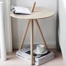 Table d&rsquo;appoint COME HERE: en bois massif, des finitions tr&egrave;s douces
