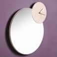 Espejos diseñados en Dinamarca: TIMEWATCH. Espejo, espejo de bolsillo, lengüeta y espejo de maquillaje WOUD