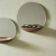 Specchi progettati in Danimarca: TIMEWATCH. Specchio, specchio della tasca, sbavatura e specchi per il trucco WOUD