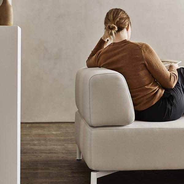 PLANET sofa by SOFTLINE, en beroligende og komfortabel modulær sofa