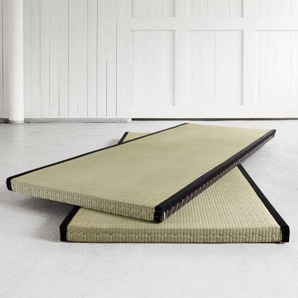 Tatami: la cama japonesa tradicional para tu futón. 100% natural Tatami: 100% natural - 90 x 200 cm, altura 5.5 cm, por unidad