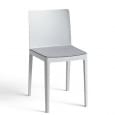 La silla ÉLÉMENTAIRE (elemental): no demasiado imponente, no demasiado discreta, simplemente perfectamente equilibrada.