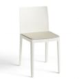 The ÉLÉMENTAIRE chair (elementary): not too imposing, not too discreet, just perfectly balanced.