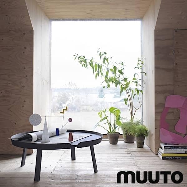 Il tavolino AROUND, la combinazione di legno massiccio e design. Muuto