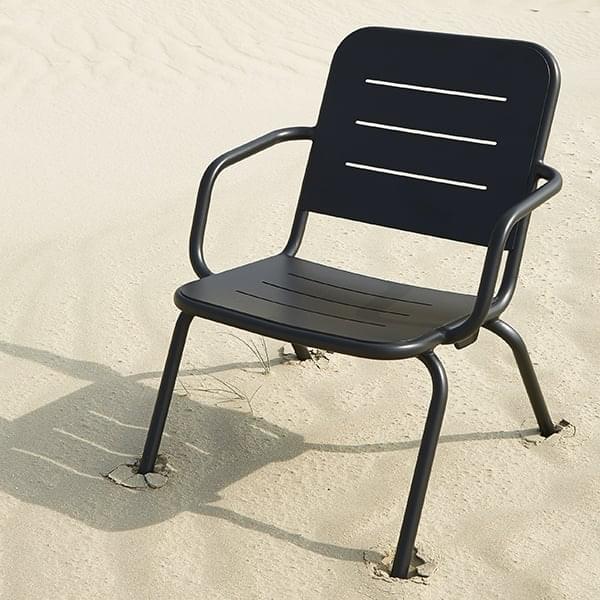 outdoor lounge chair