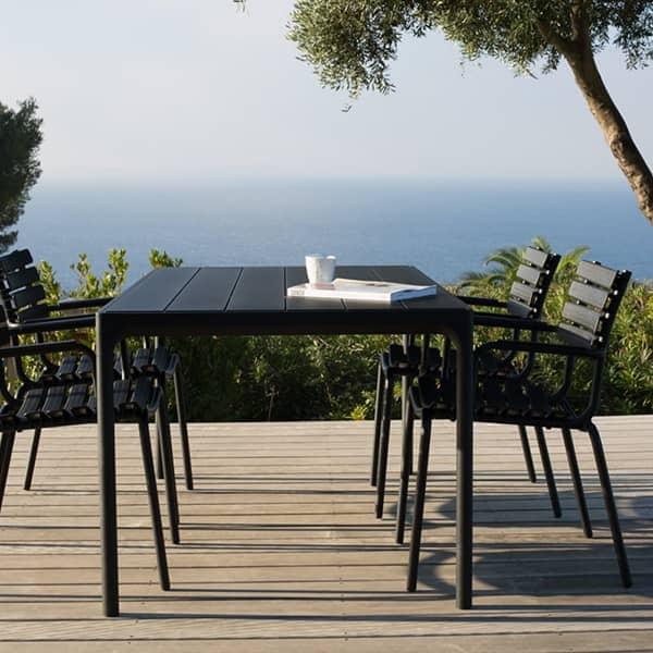 FOUR : Esstisch oder hoher Tisch im Freien aus Aluminium und Bambus von HOUE.