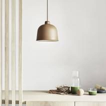 L&aacute;mpara colgante GRAIN, dise&ntilde;o minimalista, de MUUTO