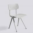 Der RESULT Stuhl von HAY - Sitz aus Stoff oder Leder in optional geschnittenem Stahl, Sitz und Rücken aus Formsperrholz