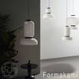 Collection de lampes faites main FORMAKAMI, papier blanc ivoire, chêne teinté noir - AndTradition