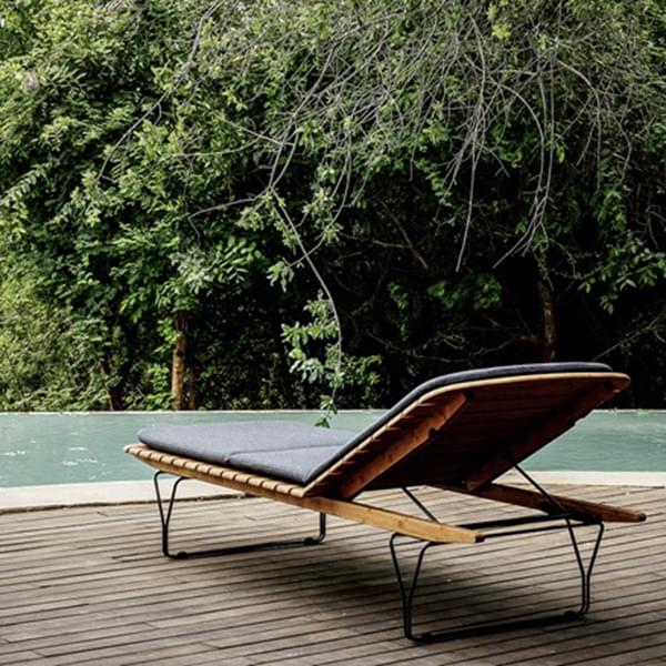 The MOLO deckchair, 5 positions, in bamboo and steel structure