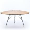 竹とパウダーコーティングされたスチール製のLEAFテーブル。 HOUE