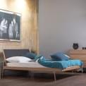 FAWN, Design und raffiniertes Bett aus massiver Eiche, von GAZZDA