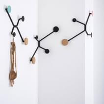 HOOK, porte-manteau mural minimaliste en acier, par GAZZDA