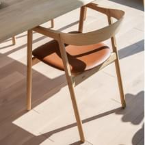 Chaise haut de gamme et contemporaine MUNA, par GAZZDA