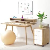 STAFA, bureau design et minimaliste, par GAZZDA
