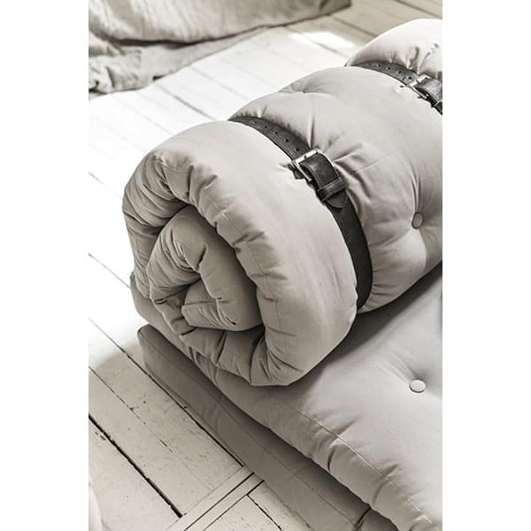 Schnallen Sie sich an - Wandelbarer Futon - Aufrollen, aufrollen und  entspannen! BUCKLE-UP Sofa OUT: Für den Außenbereich Abmessungen 140 x 95  cm (als Sofa) und 140 x 200 cm (als Bett) - Weiß - 100% Acryl Dralon