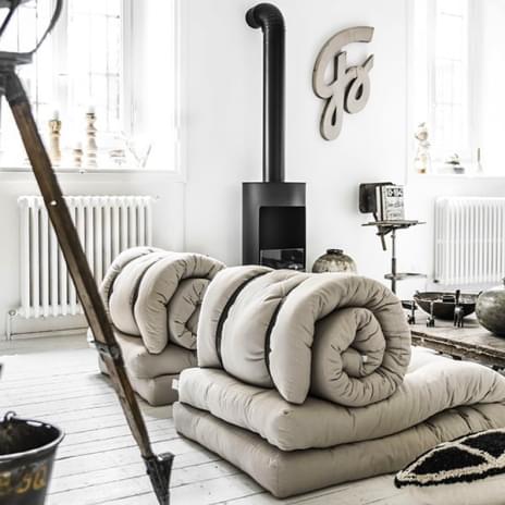 Buckle-up - Convertible futon - Roll it, unroll it, and relax!