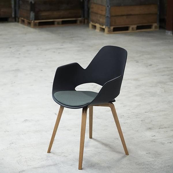 FALK, an astonishing chair with armrests, made with recycled materials. HOUE