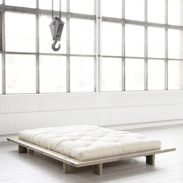 Cama japonesa minimalista serenity de roble natural ia generativa